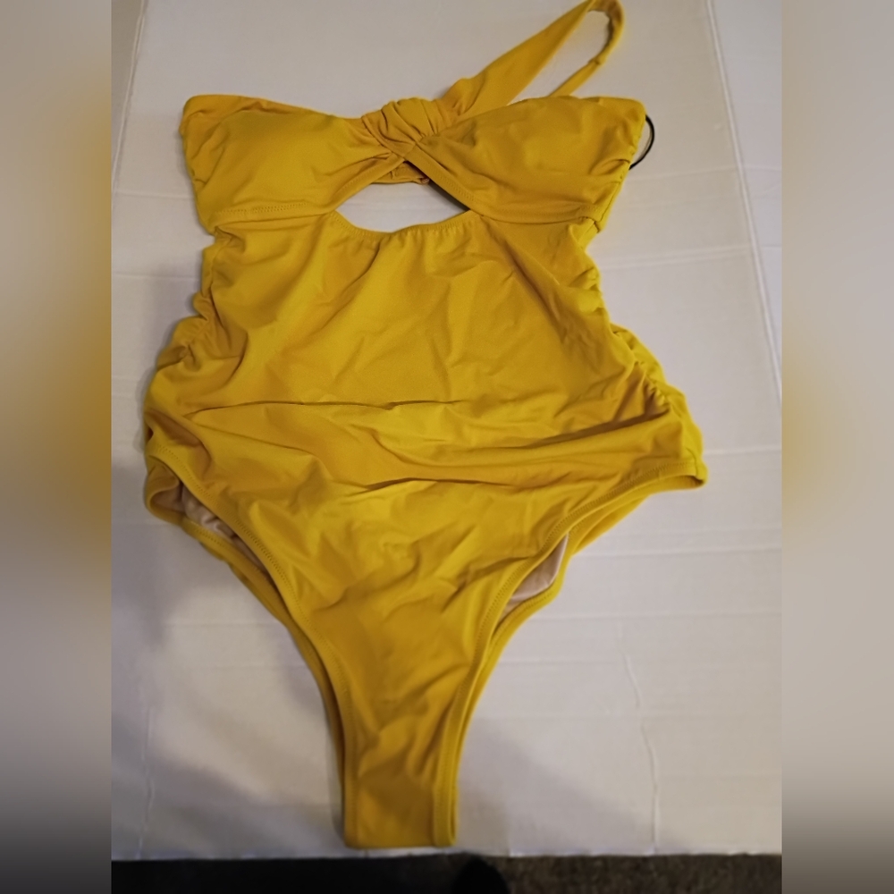 Shade&Shore Women's Elegant One Shoulder Mustard Yellow One-Piece‎ Swimsuit Sz M